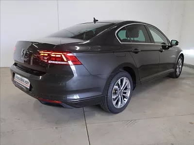 Volkswagen Passat 1,5 TSI EVO Business ČR 1.maj 110 kW šedá