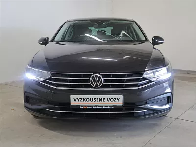 Volkswagen Passat 1,5 TSI EVO Business ČR 1.maj 110 kW šedá