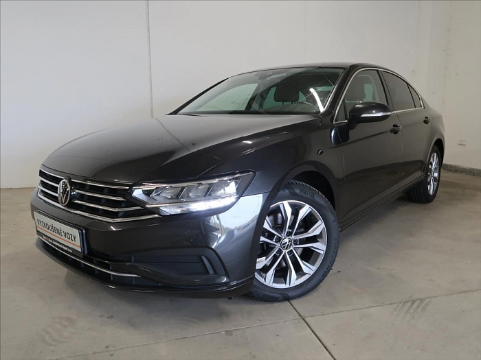 Volkswagen Passat 1,5 TSI EVO Business ČR 1.maj 110 kW šedá