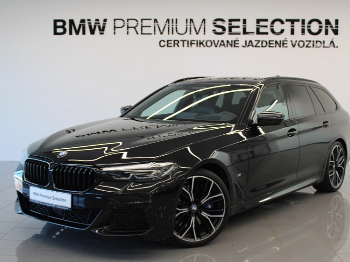 BMW 530d xDrive Touring 210 kW automat Black Sapphire Metallic