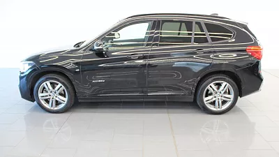 BMW X1 xDrive20d 140 kW automat Black Sapphire Metallic