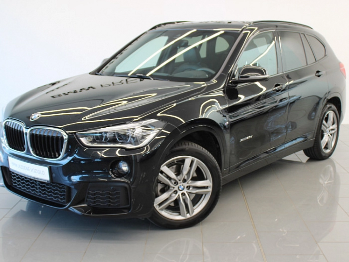 BMW X1 xDrive20d 140 kW automat Black Sapphire Metallic