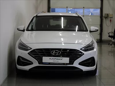 Hyundai i30 1,6 CRDi Smart KAM. 120tkm. 85 kW bílá