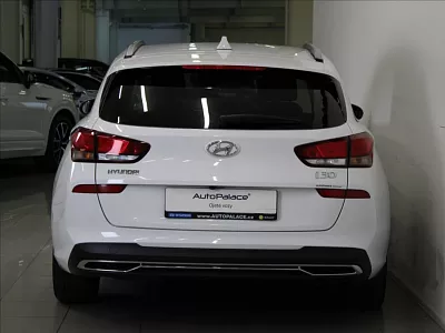 Hyundai i30 1,6 CRDi Smart KAM. 120tkm. 85 kW bílá