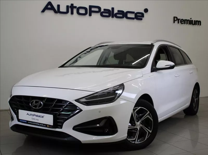 Hyundai i30 1,6 CRDi Smart KAM. 120tkm. 85 kW bílá