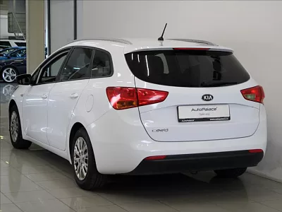 Kia Ceed 1,4 CVVT Comfort 2.maj.108tkm. 73 kW bílá