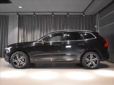 Volvo XC60 2,0 B4 AWD INS 145 kW automat černá