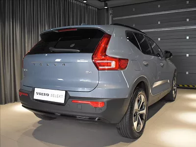 Volvo XC40 2,0 B4 Ultimate Adapt tempomat 145 kW automat šedá