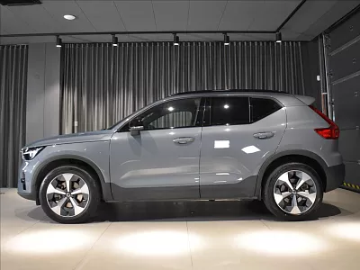 Volvo XC40 2,0 B4 Ultimate Adapt tempomat 145 kW automat šedá