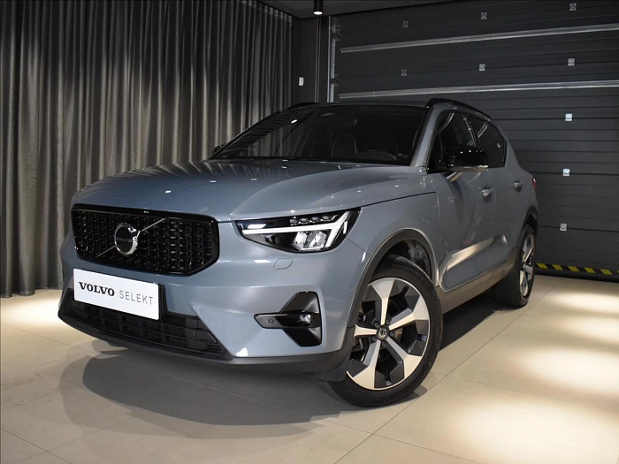 Volvo XC40 2,0 B4 Ultimate Adapt tempomat 145 kW automat šedá