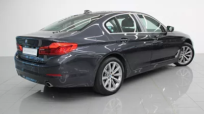 BMW 530d xDrive Limousine 195 kW automat Sophisto Grey Brilliant Effect