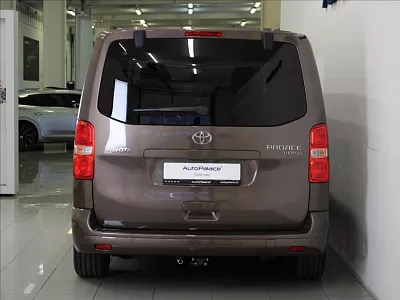 Toyota PROACE Verso 2,0 D 130kW VIP 6.míst 5L-Zár. 130 kW automat hnědá