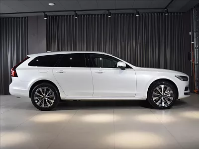 Volvo V90 2,0 CC B5 AWD Plus Dark BLIS 184 kW automat bílá