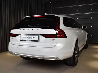 Volvo V90 2,0 CC B5 AWD Plus Dark BLIS 184 kW automat bílá