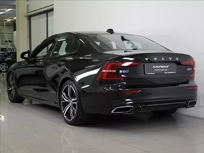 Volvo S60 2,0 B5R AWD H/K HeadUP 33tkm! 184 kW automat černá