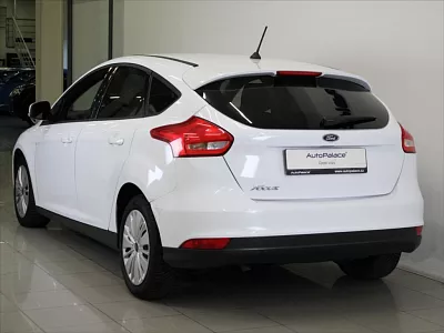 Ford Focus 1,6 i 77kW 1.majitel.ČR 56tkm! 77 kW bílá