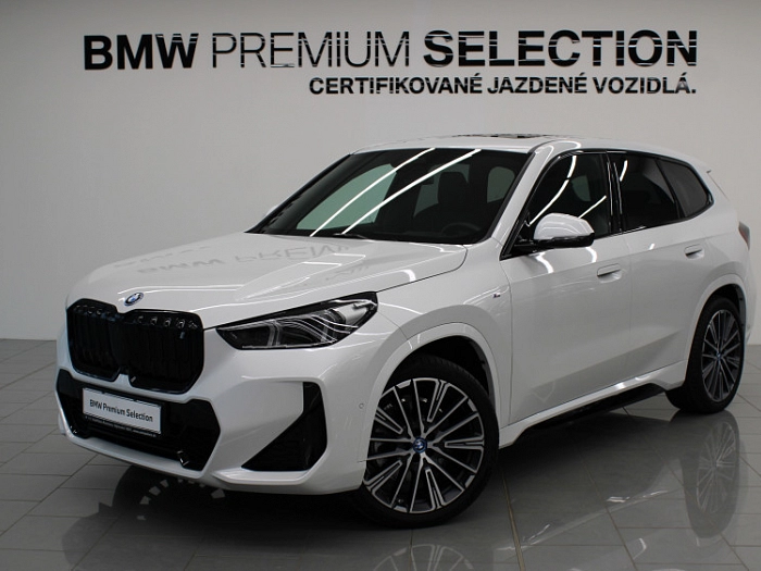 BMW iX1 xDrive30 225 kW automat Mineral White