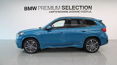 BMW iX1 xDrive30 225 kW automat Blue bay lagoon metallic