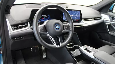 BMW iX1 xDrive30 225 kW automat Blue bay lagoon metallic