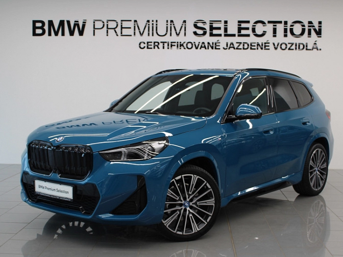 BMW iX1 xDrive30 225 kW automat Blue bay lagoon metallic