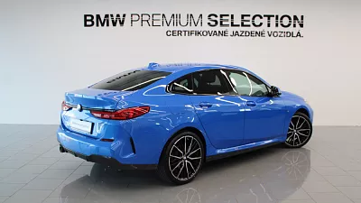 BMW 218i Gran Coupé 103 kW automat misano-blau metallic