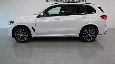 BMW X5 xDrive30d 195 kW automat Mineral White