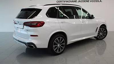 BMW X5 xDrive30d 195 kW automat Mineral White