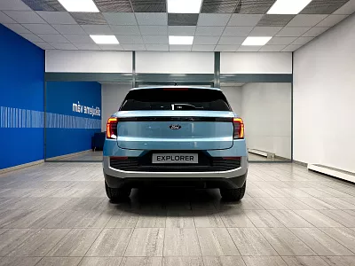 Ford Explorer EV Explorer 77 kWh prodloužený dojezd RWD 77 kWh prodloužený dojezd RWD 210 kW automat Modrá Artic