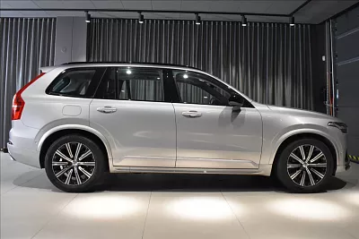 Volvo XC90 2,0 B5 AWD ULT Vzduch,Masáže 173 kW automat šedá