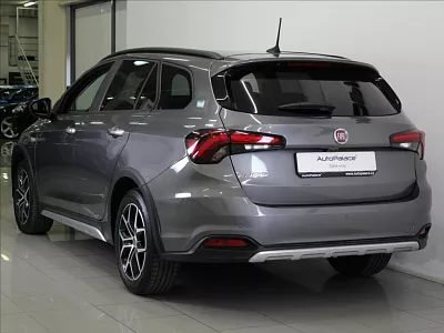 Fiat Tipo 1,6 MultiJet 96kW Cross 20tkm. 96 kW šedá