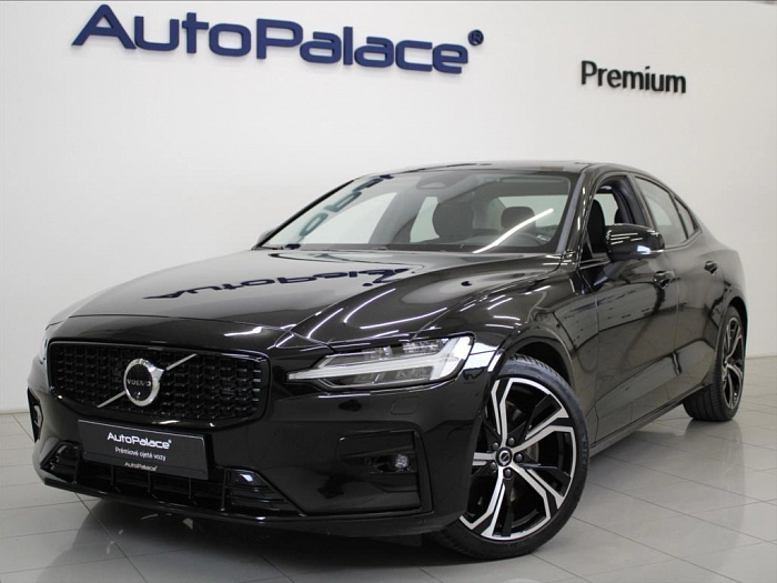 Volvo S60 2,0 B5 AWD Ultimate Dark 2024 184 kW automat černá