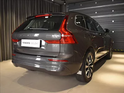 Volvo XC60 2,0 B4 FWD Core Tažné,BLIS 145 kW automat šedá