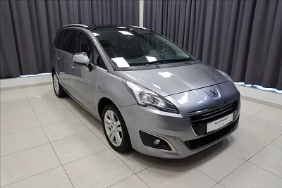 Peugeot 5008 1,6 ALLURE  BlueHDi 120k 7-míst 88 kW šedá