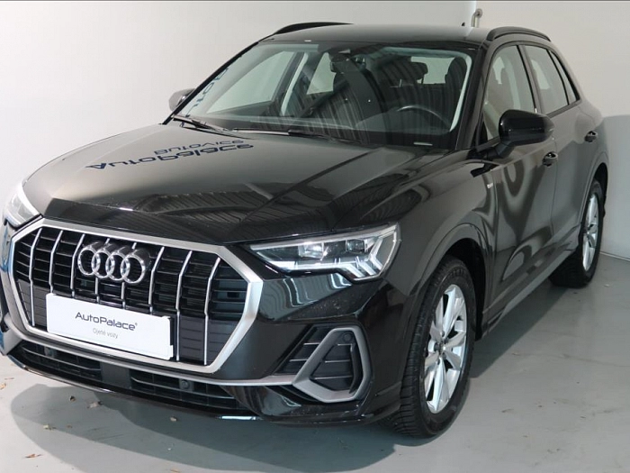 Audi Q3 1,5 35 TFSI  S line 110 kW automat černá