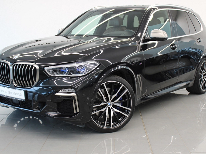 BMW X5 M50i 390 kW automat Black Sapphire Metallic