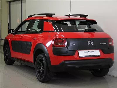 Citroën C4 Cactus 1,2 i 60kW Feel NAVI 2.maj ČR 60 kW červená