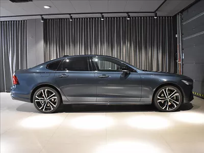 Volvo S90 2,0 B5 AWD R-Desin Headup,Pano 173 kW automat modrá