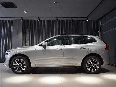 Volvo XC60 2,0 B4 AWD Core BLIS,Bezklíč 145 kW automat šedá