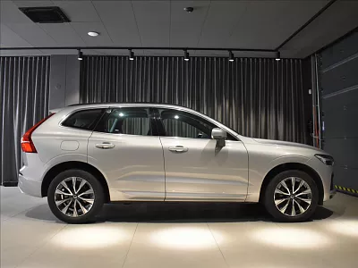 Volvo XC60 2,0 B4 AWD Core BLIS,Bezklíč 145 kW automat šedá