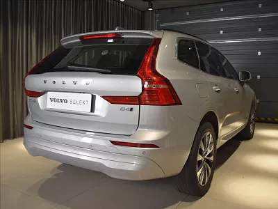 Volvo XC60 2,0 B4 AWD Core BLIS,Bezklíč 145 kW automat šedá