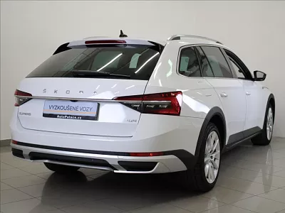 Škoda Superb 2,0 TDi 147kW 4x4 Scout 56tkm. 147 kW automat bílá