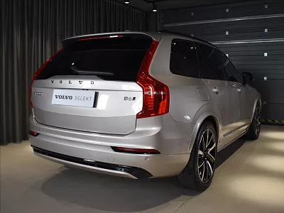 Volvo XC90 2,0 B6 AWD Plus Bright Vzduch 220 kW automat šedá