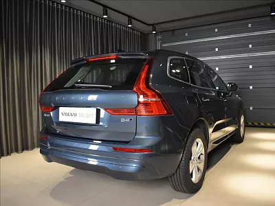 Volvo XC60 2,0 B4 AWD Plus Dark 145 kW automat modrá