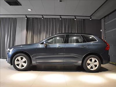 Volvo XC60 2,0 B4 AWD Core 145 kW automat modrá