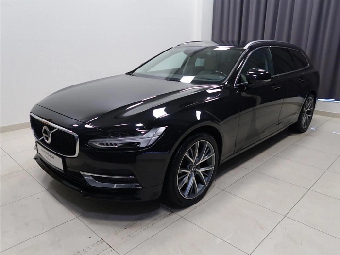 Volvo V90 2,0 D5 AWD Momentum AUT 173 kW automat černá