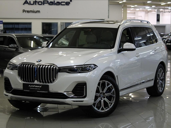 BMW X7 3,0 40i Individual Merino Blue 250 kW automat bílá