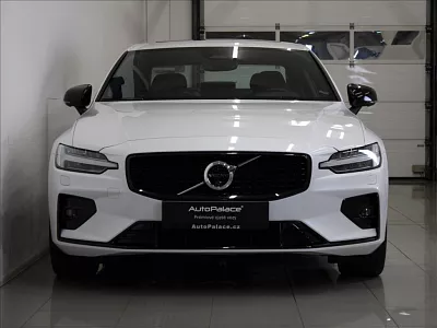 Volvo S60 2,0 B5 AWD Ultimate Dark 2024 184 kW automat bílá