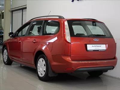 Ford Focus 1,6 i 74kW Trend1.majitel ČR 74 kW červená