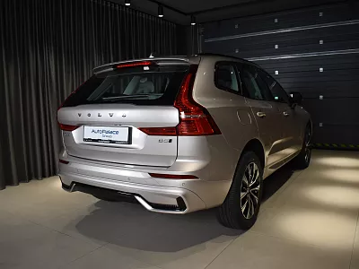 Volvo XC60 Plus Dark B5 DRIVE-E 184 kW automat zlatavě stříbrná Bright Dusk