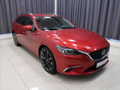 Mazda 6 2,2 D AUT AWD Revolution 129 kW automat červená